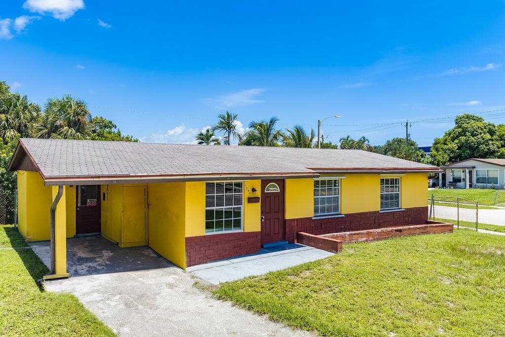 1500 W 13TH Street W, Riviera Beach FL 33404 - Riviera Beach, FL - Photo 1