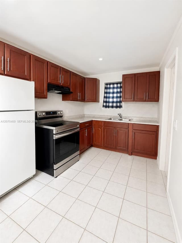 5632 SW 39th St, West Park FL 33023 - West Park, FL - Photo 2