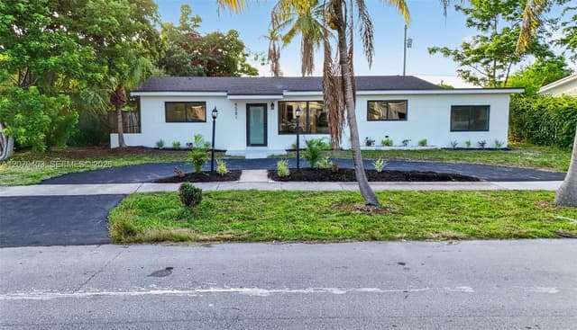 9281 Martinique Dr, Cutler Bay FL 33189 - Cutler Bay, FL - Photo 2