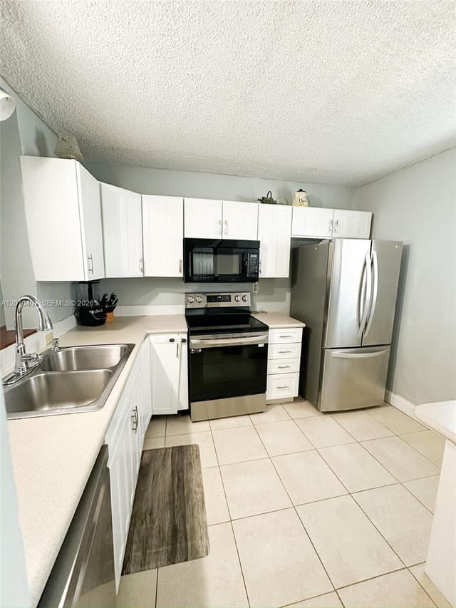 2860 Somerset Dr # 400K, Lauderdale Lakes FL 33311 - Lauderdale Lakes, FL - Photo 3