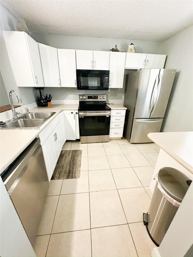 2860 Somerset Dr # 400K, Lauderdale Lakes FL 33311 - Lauderdale Lakes, FL - Photo 4