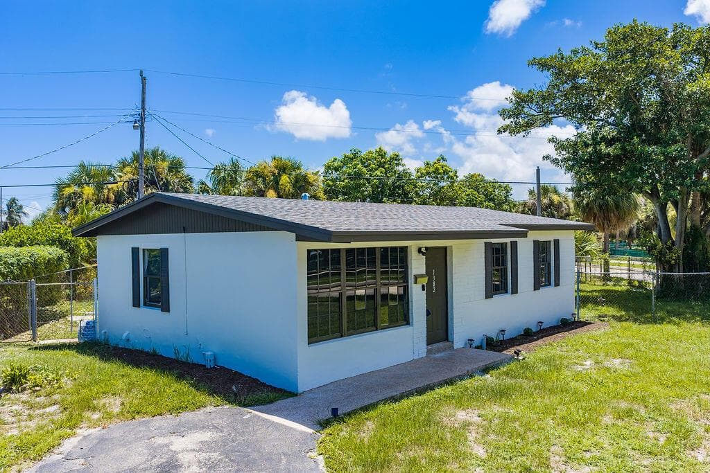 1382 9TH Street, West Palm Beach FL 33401 - West Palm Beach, FL - Photo 1