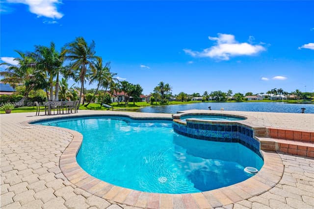 451 NW 194th Ave, Pembroke Pines FL 33029 - Pembroke Pines, FL - Photo 6