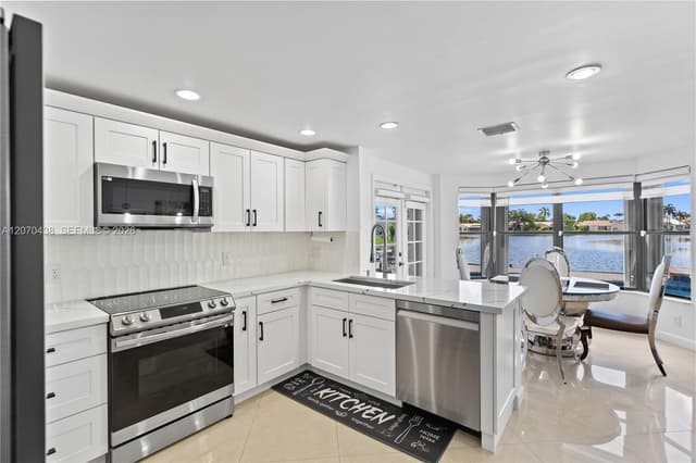 451 NW 194th Ave, Pembroke Pines FL 33029 - Pembroke Pines, FL - Photo 3