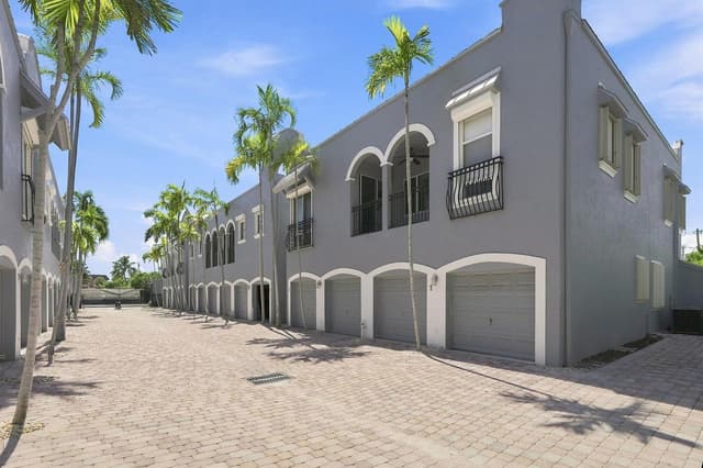 4619 Poinciana Street # 7A, Lauderdale By The Sea FL 33308 - Lauderdale By The Sea, FL - Photo 2