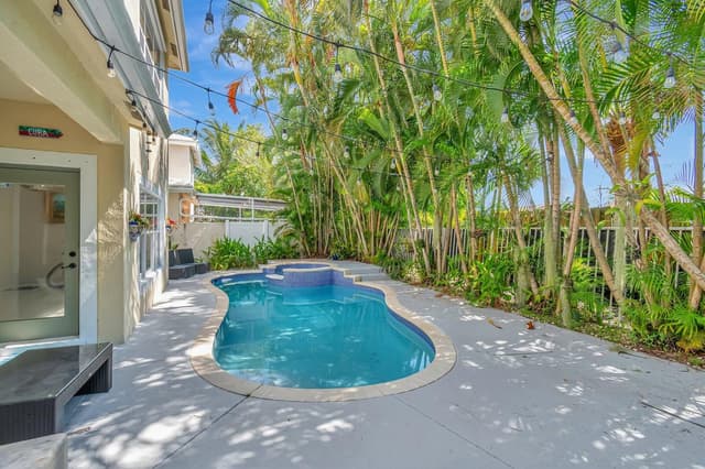 6788 Hendry Drive, Lake Worth FL 33463 - Lake Worth, FL - Photo 3