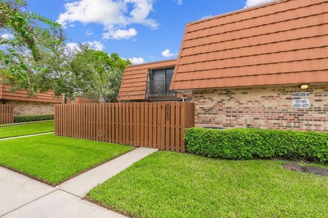 4065 WIMBLEDON Drive, Cooper City FL 33026 - Cooper City, FL - Photo 2