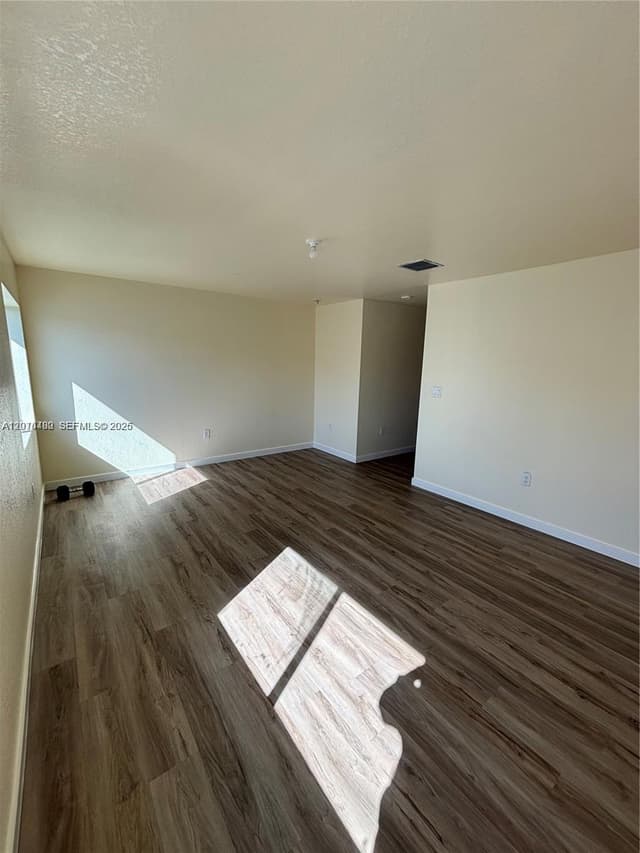 1021 NW 5th St, Florida City FL 33034 - Florida City, FL - Photo 6