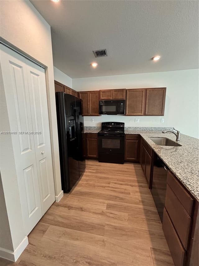 1021 NW 5th St, Florida City FL 33034 - Florida City, FL - Photo 3