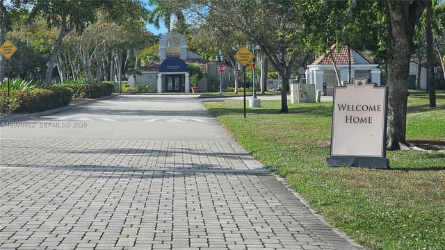931 Lyons Rd # 4102, Coconut Creek FL 33063 - Coconut Creek, FL - Photo 2