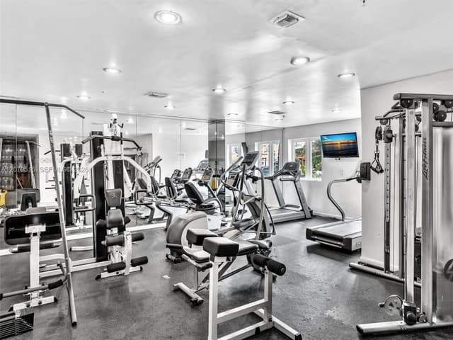 4101 Pine Tree Dr # 925, Miami Beach FL 33140 - Miami Beach, FL - Photo 4