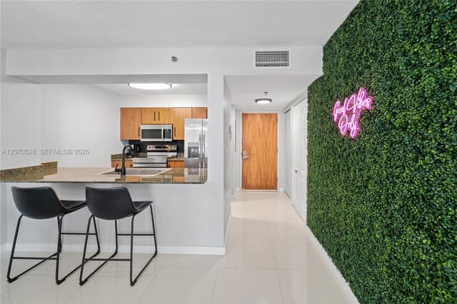 1200 Brickell Bay Dr # 2205, Miami FL 33131 - Miami, FL - Photo 3