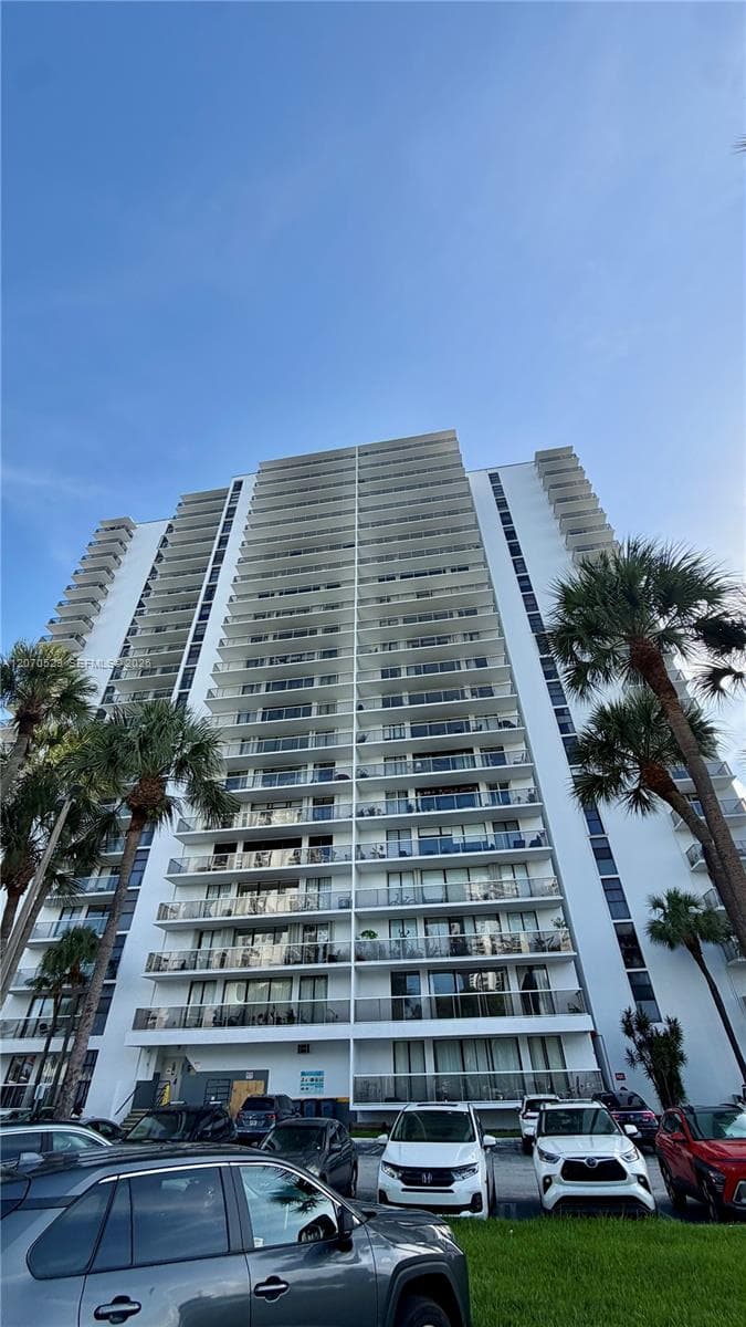 3701 N Country Club Dr # 304, Aventura FL 33180 - Aventura, FL - Photo 1