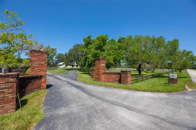 5501 SW 136th Ave, Southwest Ranches FL 33330 - Southwest Ranches, FL - Photo 2