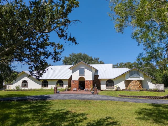 5501 SW 136th Ave, Southwest Ranches FL 33330 - Southwest Ranches, FL - Photo 3