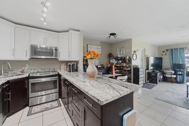 1013 GREEN PINE Boulevard # C2, West Palm Beach FL 33409 - West Palm Beach, FL - Photo 2