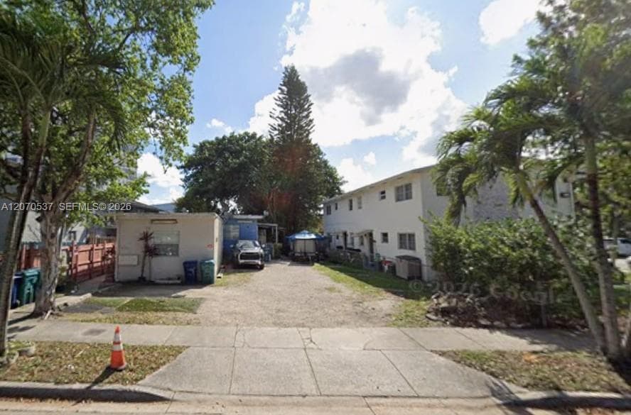 10790 SW 6th St, Sweetwater FL 33174