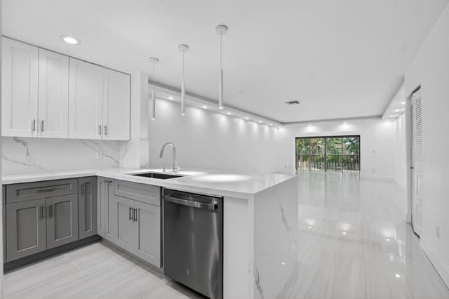 9272 Vista Del Lago # 28F, Boca Raton FL 33428 - Boca Raton, FL - Photo 5