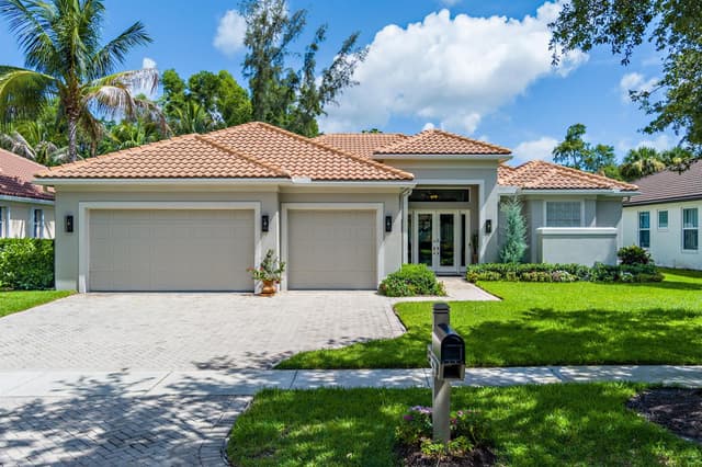 1754 Flagler Manor Circle, West Palm Beach FL 33411 - West Palm Beach, FL - Photo 2