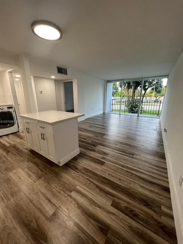 310 Fontainebleau Blvd # 204, Miami FL 33172 - Miami, FL - Photo 2