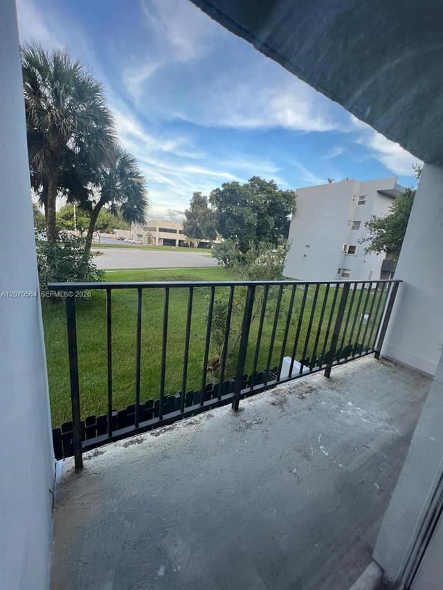 310 Fontainebleau Blvd # 204, Miami FL 33172 - Miami, FL - Photo 5