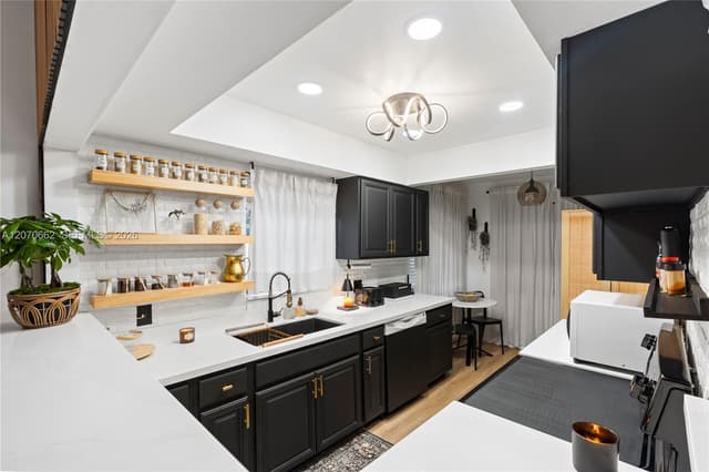 1641 NW 96th Ter, Pembroke Pines FL 33024 - Pembroke Pines, FL - Photo 4