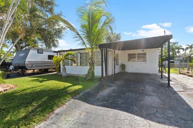 2220 N 57th Terrace, Hollywood FL 33021 - Hollywood, FL - Photo 2