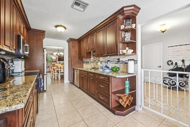 11901 Donlin Drive, Wellington FL 33414 - Wellington, FL - Photo 4