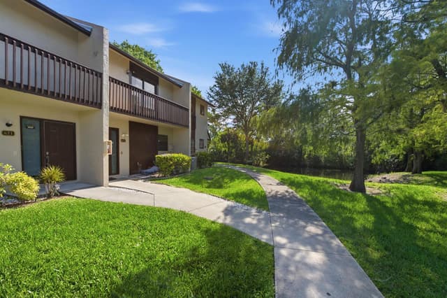 621 NW 47th Street, Deerfield Beach FL 33064 - Deerfield Beach, FL - Photo 2