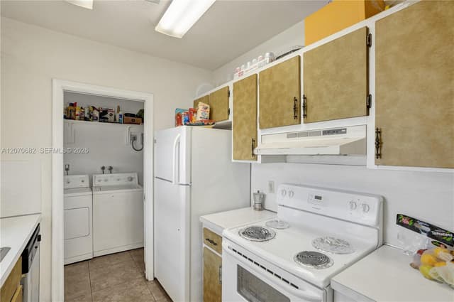 5706-5708 Lincoln St # 2, Hollywood FL 33021 - Hollywood, FL - Photo 6