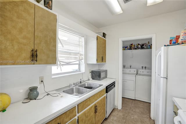 5706-5708 Lincoln St # 2, Hollywood FL 33021 - Hollywood, FL - Photo 5