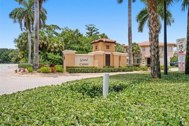 4758 Cypress St, Coconut Creek FL 33073 - Coconut Creek, FL - Photo 2