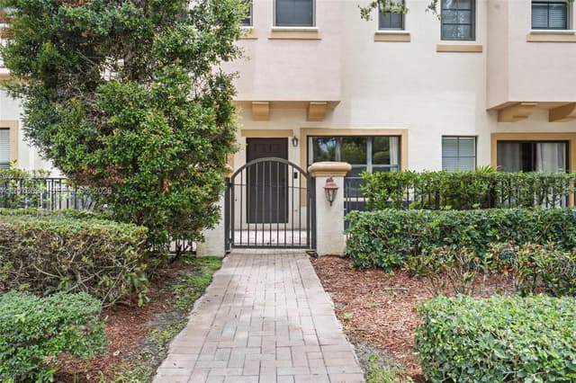 4758 Cypress St, Coconut Creek FL 33073 - Coconut Creek, FL - Photo 3