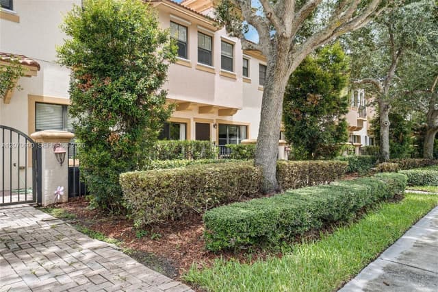 4758 Cypress St, Coconut Creek FL 33073 - Coconut Creek, FL - Photo 5