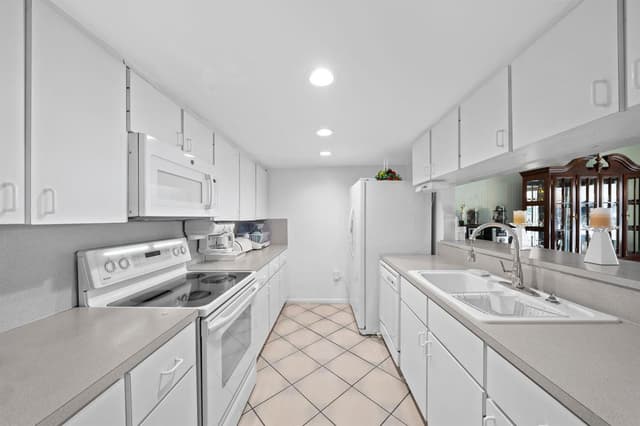 16470 NE 27TH Place # 35, North Miami Beach FL 33160 - North Miami Beach, FL - Photo 5
