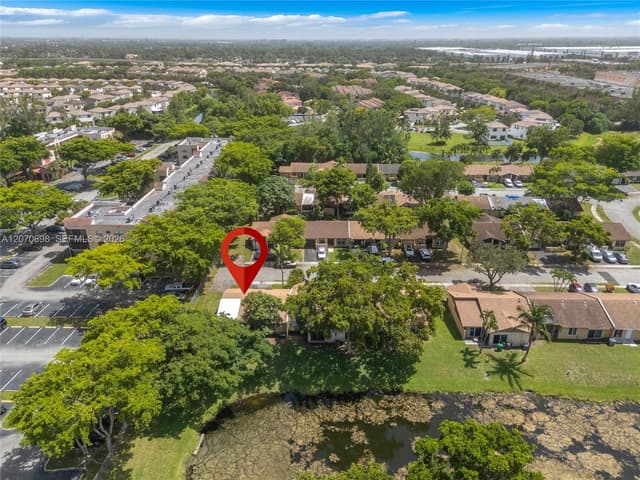 9291 E Elm Ln, Miramar FL 33025 - Miramar, FL - Photo 2