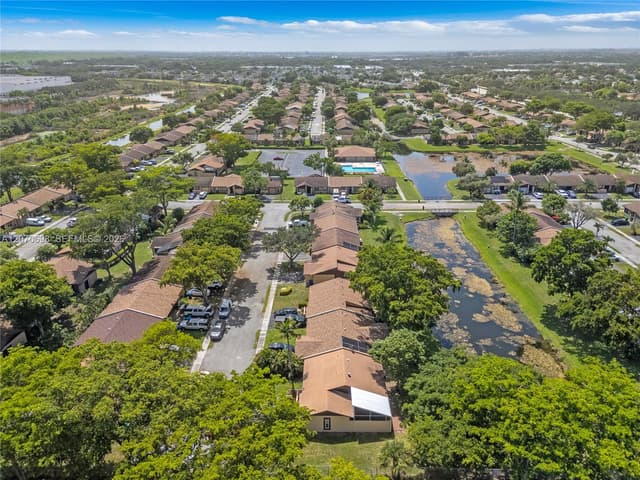 9291 E Elm Ln, Miramar FL 33025 - Miramar, FL - Photo 6