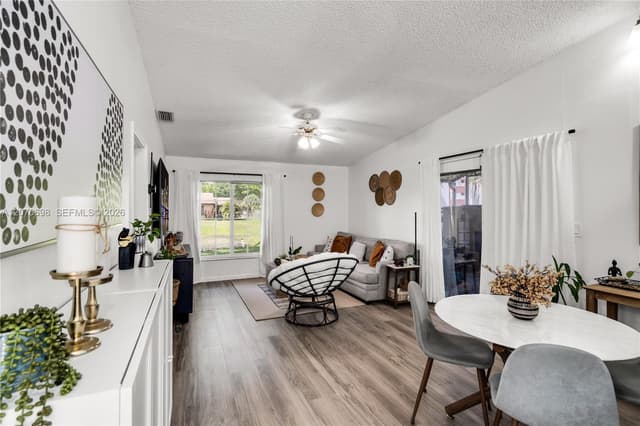 9291 E Elm Ln, Miramar FL 33025 - Miramar, FL - Photo 5