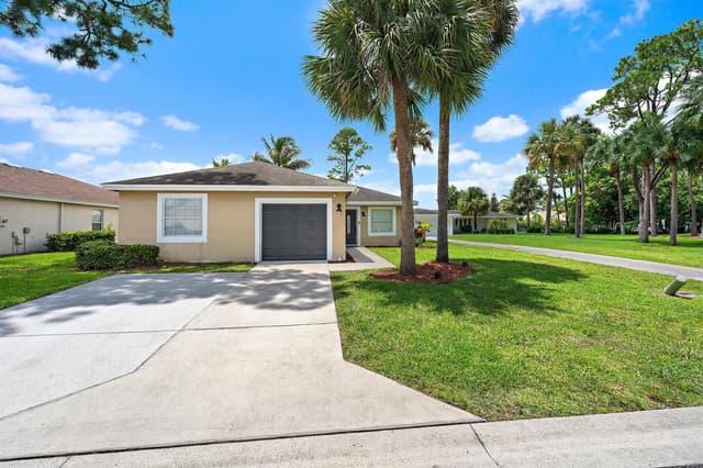 5483 Club Circle, Haverhill FL 33415 - Haverhill, FL - Photo 2