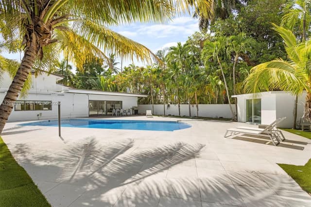 2388 Prairie Ave, Miami Beach FL 33140 - Miami Beach, FL - Photo 2