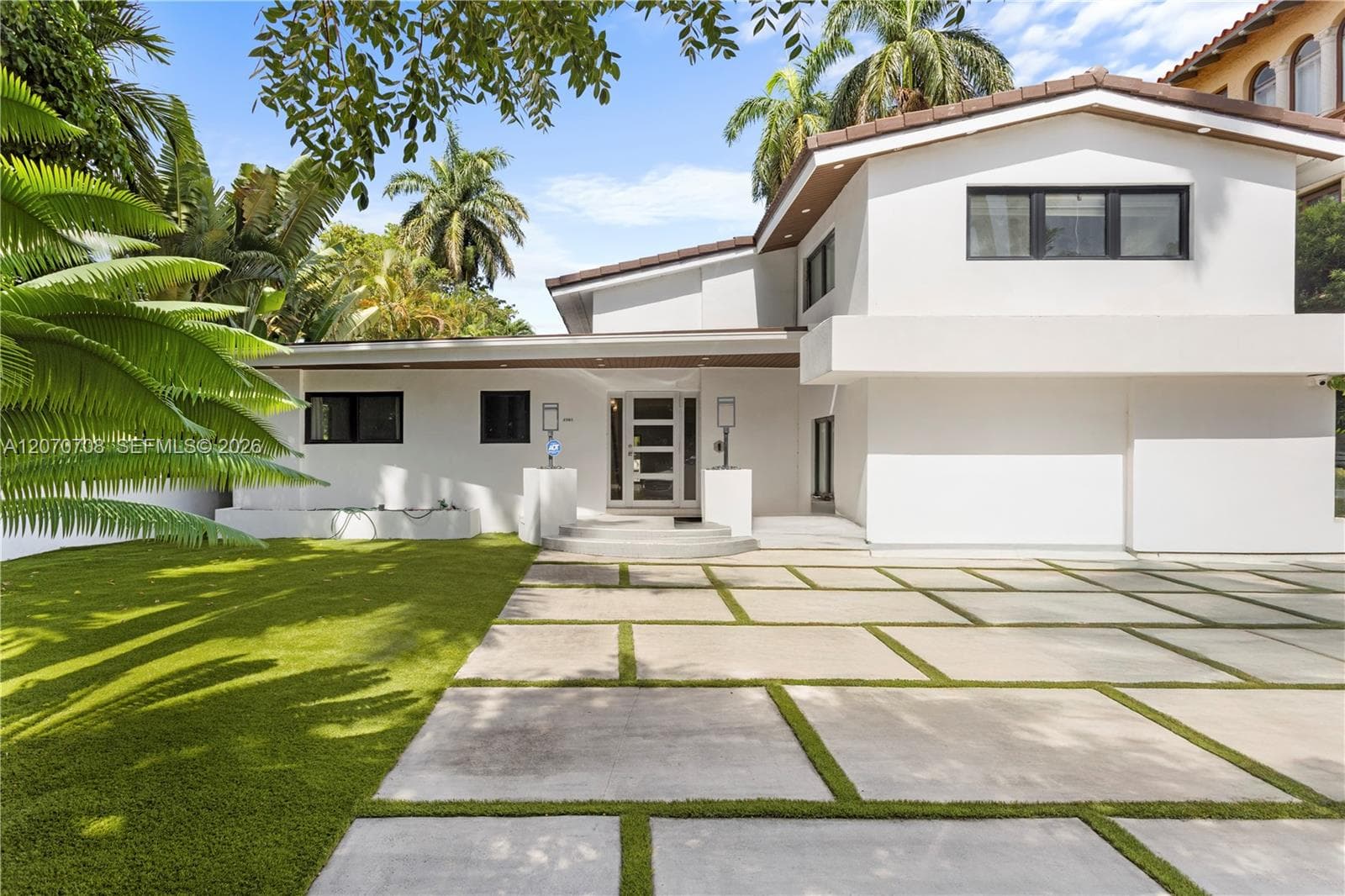 2388 Prairie Ave, Miami Beach FL 33140 - Miami Beach, FL - Photo 1