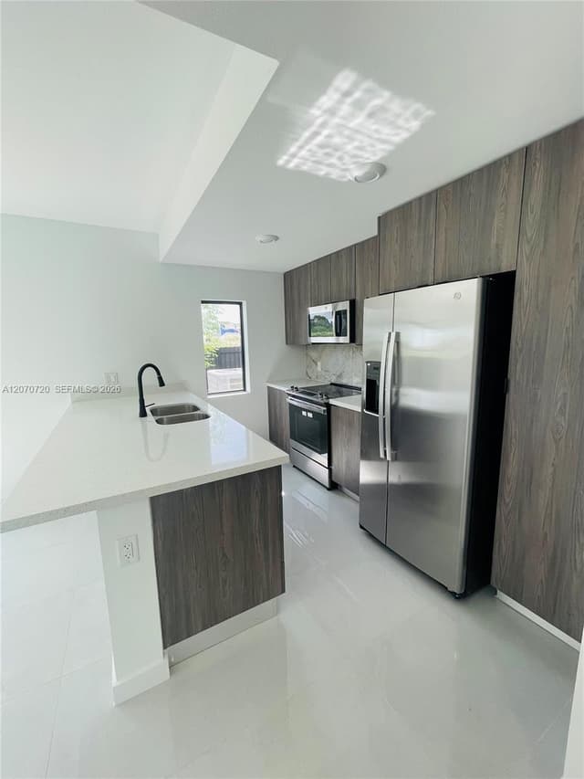 209 NW 13th Pl, Florida City FL 33034 - Florida City, FL - Photo 5