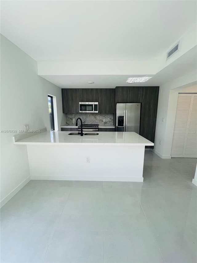 209 NW 13th Pl, Florida City FL 33034 - Florida City, FL - Photo 4