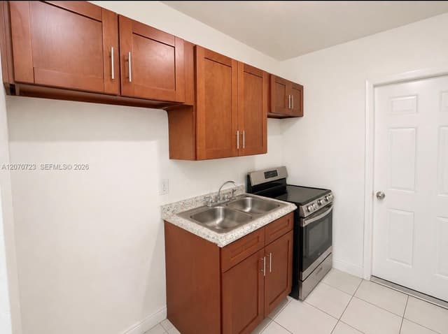 1041 NW 7th Ct, Hallandale Beach FL 33009 - Hallandale Beach, FL - Photo 3