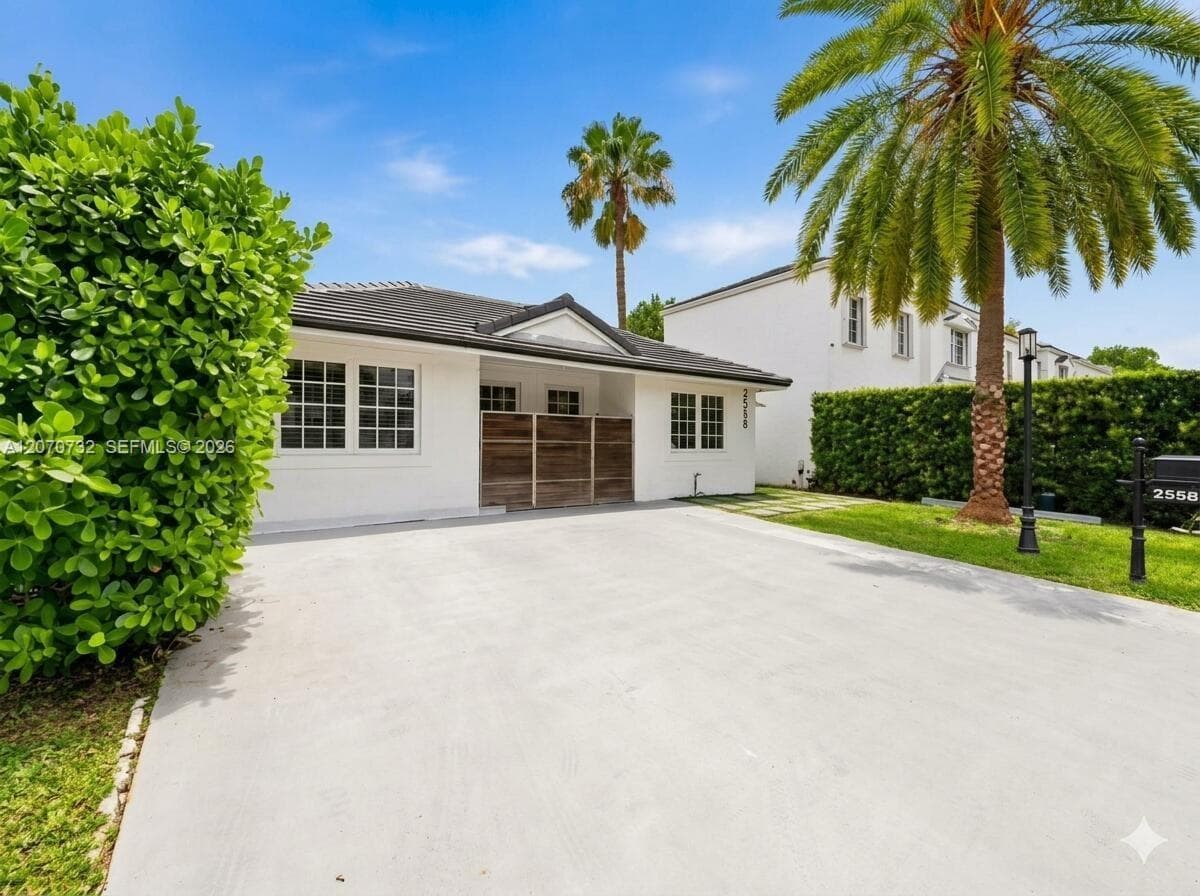 2558 NE 206th Ter, Miami FL 33180 - Miami, FL - Photo 1