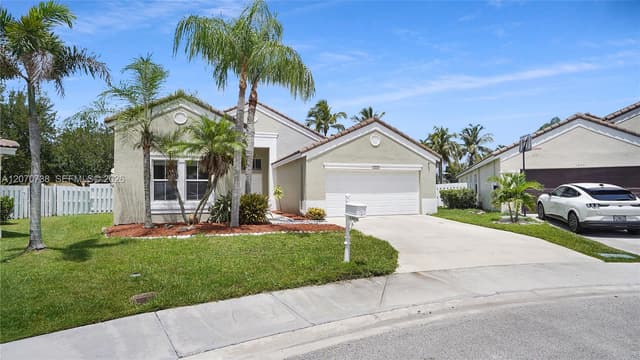 1064 Cedar Falls Dr, Weston FL 33327 - Weston, FL - Photo 2