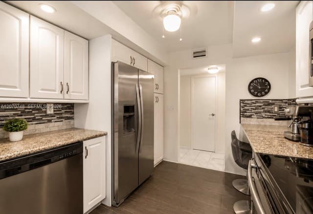 1000 Parkview Dr # 715, Hallandale Beach FL 33009 - Hallandale Beach, FL - Photo 3