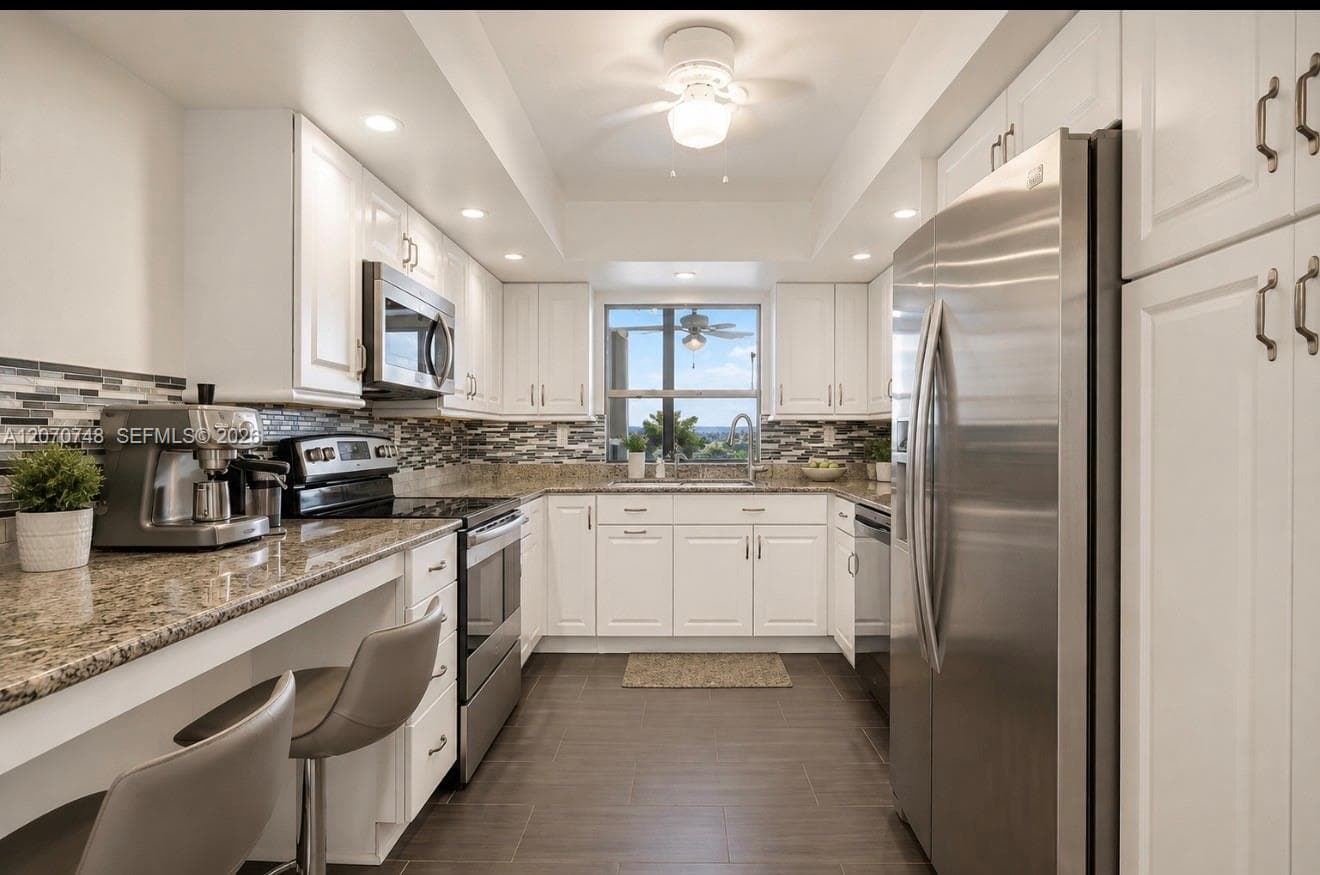 1000 Parkview Dr # 715, Hallandale Beach FL 33009 - Hallandale Beach, FL - Photo 1