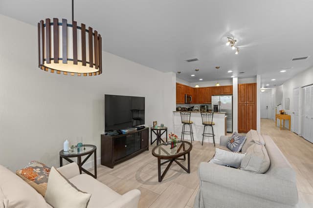213 Las Brisas Circle, Sunrise FL 33326 - Sunrise, FL - Photo 5
