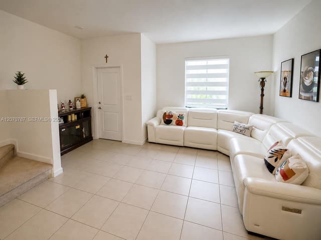 18324 SW 148th RD, Miami FL 33187 - Miami, FL - Photo 2